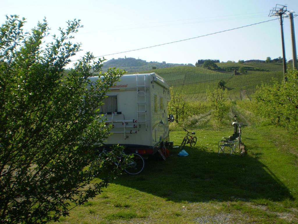 Cascina Ballarin La Morra Exterior foto